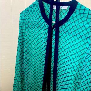 Liz Claiborne women’s top. Size Large